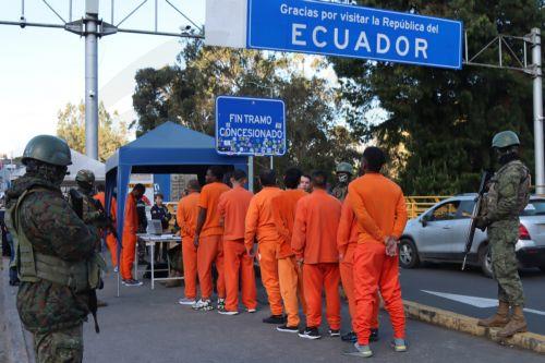 Ο Ισημερινός απέλασε μαζικά Κολομβιανούς κρατουμένους προκαλώντας οργή Μπογοτά