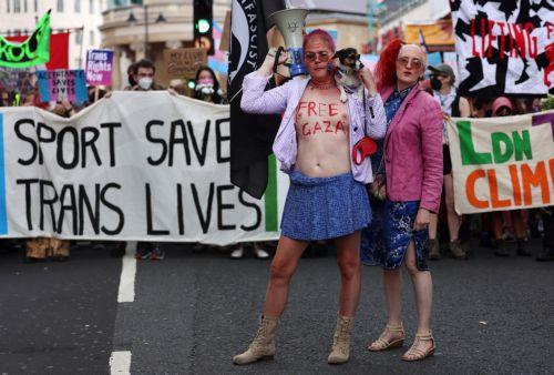 «Κάντε την Αμερική ξανά γκέι»: Πολιτικό άρωμα στο Pride του Άμστερνταμ