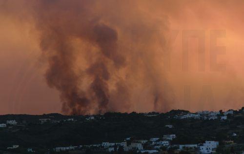Ελλάδα: Σε Μεσσηνία και Κύθηρα οι πιο δύσκολες πυρκαγιές, χωρίς ενεργό μέτωπο το Κρυονέρι