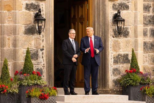 Ολοκληρώνεται η επίσκεψη Τραμπ στη Σκωτία, συναντήθηκε τη Δευτέρα με Στάρμερ