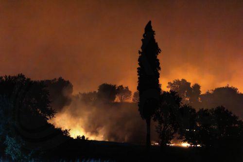 Πυρκαγιά μαίνεται επί έναν μήνα σε μεγάλο μέρος του Γκραντ Κάνιον