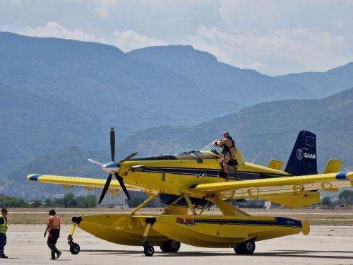 Σουηδικά αεροσκάφη πυρόσβεσης προσγειώθηκαν στο αεροδρόμιο της Φιλιππούπολης