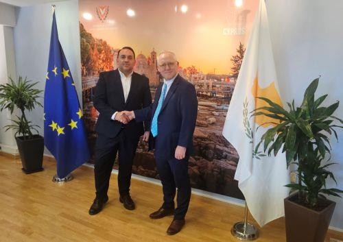 Για τουρισμό από Γαλλία και ΗΒ συζήτησε με Πρέσβειρα και Υπ. Αρμοστή ο Κουμής