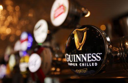 Νέα σειρά του Στίβεν Νάιτ για την αυτοκρατορία της οικογένειας Γκίνες