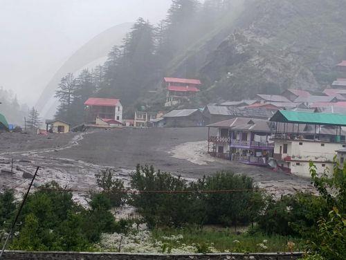 Τουλάχιστον 4 νεκροί και πάνω από 100 αγνοούμενοι εξαιτίας πλημμυρών στην Ινδία