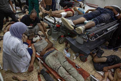 Είκοσι νεκροί από ανατροπή φορτηγού με ανθρωπιστική βοήθεια, σύμφωνα με πολιτική άμυνα Γάζας