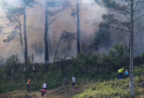 Εσπευσμένες απομακρύνσεις σε ξενοδοχεία και κατασκηνώσεις στην Ισπανία λόγω πυρκαγιάς