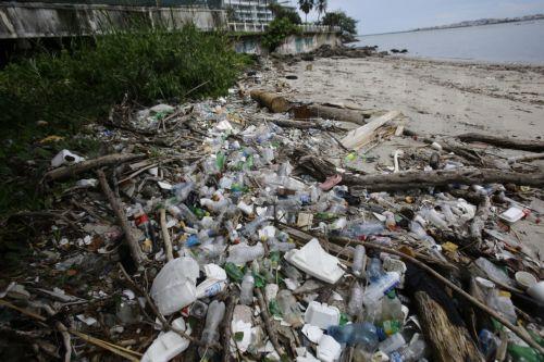 Eτοιμη η ΕΕ  να διαπραγματευτεί συμφωνία για πλαστική ρύπανση αλλά όχι με οποιοδήποτε κόστος, λέει η Επίτροπος