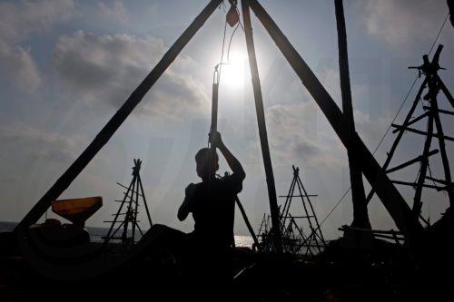 Πτώση άνω του 5% στις τιμές πετρελαίου μετά την αποδοχή από Ισραήλ της πρότασης για κατάπαυση πυρός