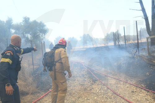 Ανεξέλεγκτες οι πυρκαγιές σε Αχαΐα και Χίο