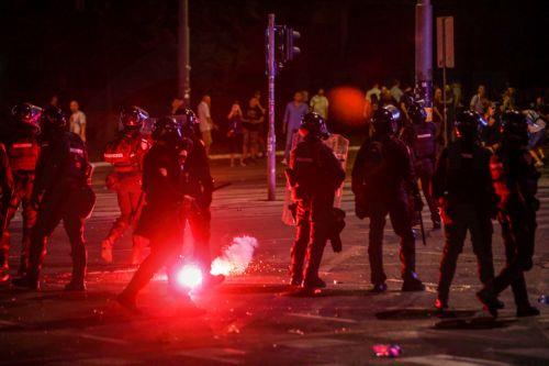 Το κύμα βίας στη Σερβία καταδίκασε το ΕΚ