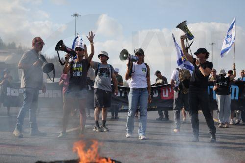 Διαδηλωτές στο Τελ Αβίβ ζητούν συμφωνία για ομήρους ενόψει κυβερνητικής συνεδρίασης