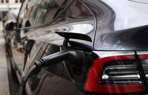 Μέχρι 30/6 η εγγραφή οχημάτων στο πλαίσιο σχεδίου ηλεκτροκίνησης, λέει το ΤΟΜ