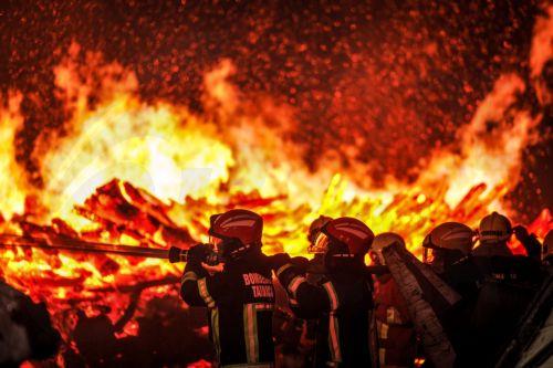 Tέσσερις οι νεκροί στη μάχη με τις φλόγες στην Πορτογαλία