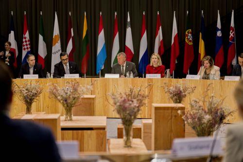 Την συνεχιζόμενη παράνομη κράτηση των 5 Ε/κ έθεσε ο ΥΠΕΞ στο Άτυπο Συμβούλιο Εξωτερικών της ΕΕ