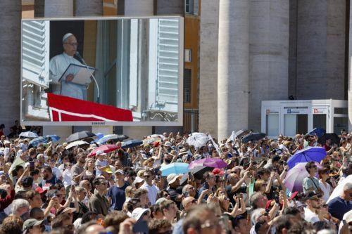 Έκκληση να μπει ένα τέλος στην πανδημία των όπλων απηύθυνε ο Πάπας Λέων