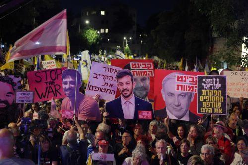 Μαζικές κινητοποιήσεις το βράδυ Σαββάτου στο Ισραήλ για ομήρους και Γάζα