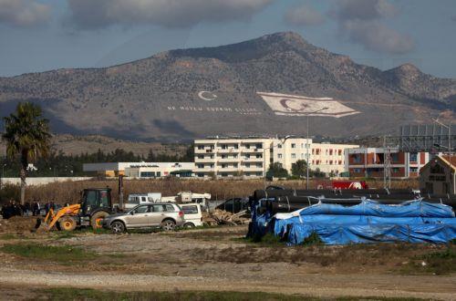 Συνάντηση Προέδρου ΚΟΕ με Α. Κυπριανού ο οποίος είχε συλληφθεί παράνομα στα κατεχόμενα