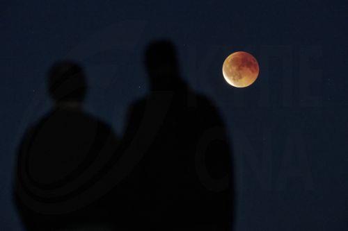 Η Σελήνη σκουριάζει και φαίνεται πως για αυτό φταίει η Γη