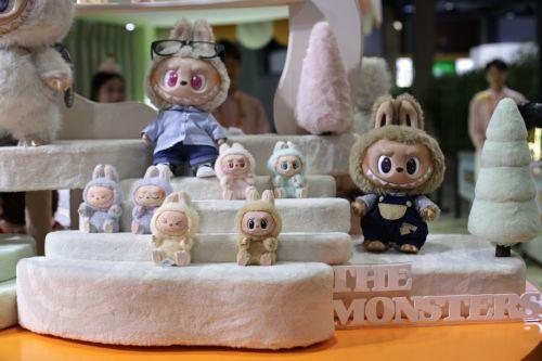 Ένα Labubu από τζίντζερμπρεντ σε διαγωνισμό ζαχαροπλαστικής στην Σουηδία