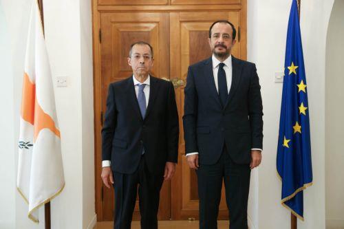 President praises Athens support to Cyprus issue welcoming new Greek Ambassador