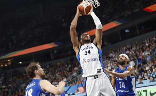 Ο Αντετοκούνμπο «έσπασε το φράγμα» των 21.000 πόντων στο ΝΒΑ