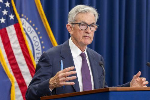 Αναμένεται η Fed να διατηρήσει σταθερά επιτόκια λόγω αντίκτυπου πολέμου στο Ιράν
