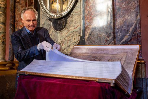 Το νέο του βιβλίο παρουσίασε στην Πράγα ο Νταν Μπράουν