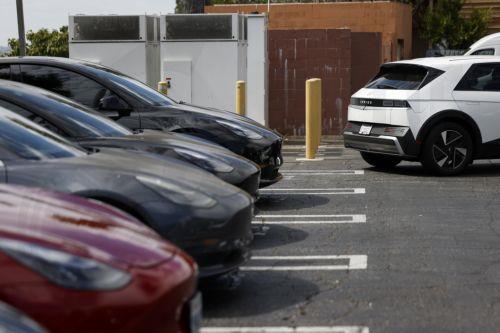 Στα 85 ευρώ το εξώδικο για στάθμευση οχήματος σε σημείο επαναφόρτισης EV