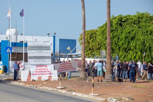 Για διαβουλεύσεις στο ΥΠΟΙΚ οι εκτελωνιστές που απεργούν, ανησυχία εκφράζει η Eurogate