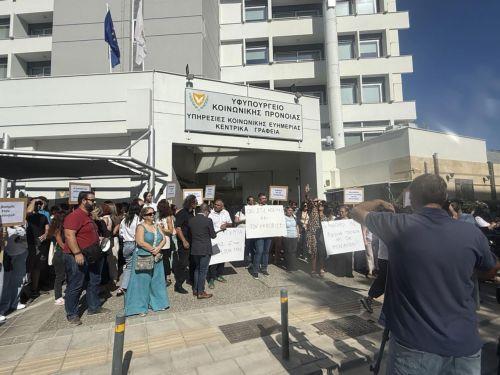 «Ούτε χιλιοστό πίσω», δηλώνουν οι Λειτουργοί ΥΚΕ που κατήλθαν σε 24ωρη απεργία