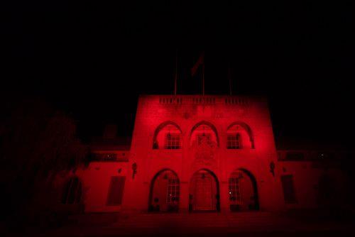 Στο κόκκινο χρώμα φωταγωγήθηκε το Προεδρικό για την Παγκόσμια Ημέρα Καρδιάς