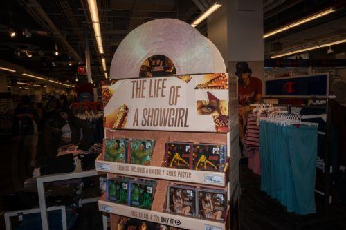 Η Τέιλορ Σουίφτ κατέρριψε ρεκόρ με τραγούδια από το «The Life Of A Showgirl»