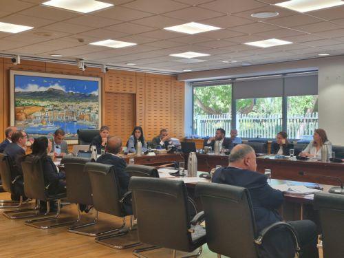 Νέες ρυθμίσεις στη Βουλή για μειωμένη και ευέλικτη εργασία στο Δημόσιο