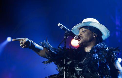 Ο θρύλος της R&B DAngelo απεβίωσε, συγκινητικό «αντίο» από αστέρες της μουσικής