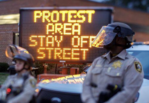 Μαζικές κινητοποιήσεις κατά πολιτικής Τραμπ στις ΗΠΑ