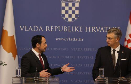 Προτεραιότητα η προώθηση της διεύρυνσης EE, είπε ο ΠτΔ στο Ζάγκρεμπ [ΒΙΝΤΕΟ]