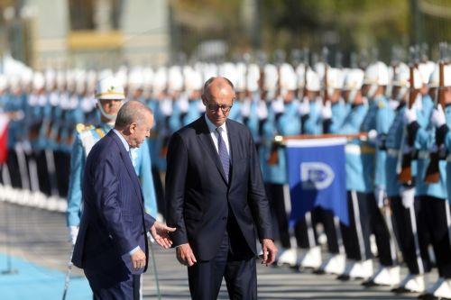 Η επίσκεψη Μερτς στην Τουρκία σηματοδοτεί νέα φάση στις διμερείς σχέσεις, λένε τα γερμανικά ΜΜΕ