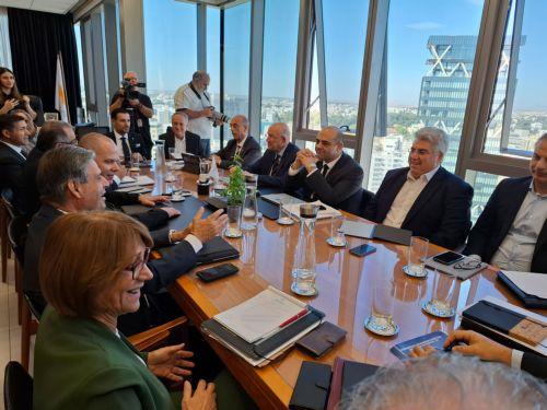 Χωρίς συμφωνία, αλλά με αύξηση των συγκλίσεων, έληξε η σύσκεψη για ΑΤΑ (1)