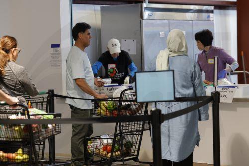 Shutdown ΗΠΑ: Εκατομμύρια Αμερικανοί αναμένουν τη συνέχιση κουπονιών για τρόφιμα