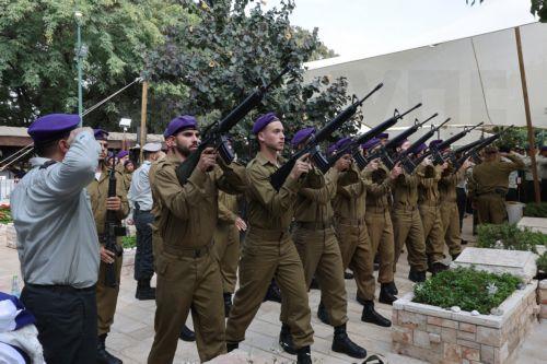 Παραδόθηκε η σορός Γκόλντιν από τη Χαμάς, απομένουν τέσσερις