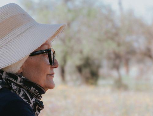 Καλλιτέχνιδα με πλούσια προσφορά η Αλεξία Παπαλαζάρου, λέει το Υφ. Πολιτισμού