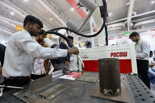 Άγγιξε το 8,2% η ανάπτυξη της οικονομίας της Ινδίας ξεπερνώντας τις εκτιμήσεις