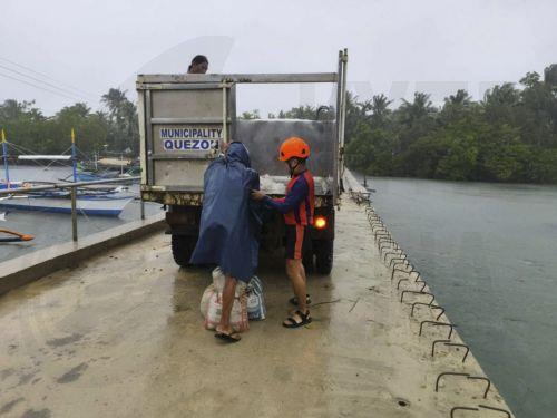 Τουλάχιστον δύο νεκροί από το πέρασμα υπερτυφώνα Φουνγκ-γουόνγκ στις Φιλιππίνες
