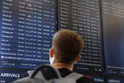 Οι Αμερικανοί επιλέγουν λεωφορεία και τρένα για μετακινήσεις ενώ συνεχίζεται η κυβερνητική παράλυση