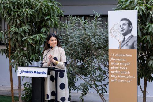 «Μέρα του Ιδρυτή» στο Πανεπιστήμιο Frederick με δενδροφύτευση και γλυπτό για τα 60χρονα