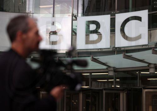 Trump Processa BBC por Bilhões Após Edição de Vídeo: Entenda a Polêmica!