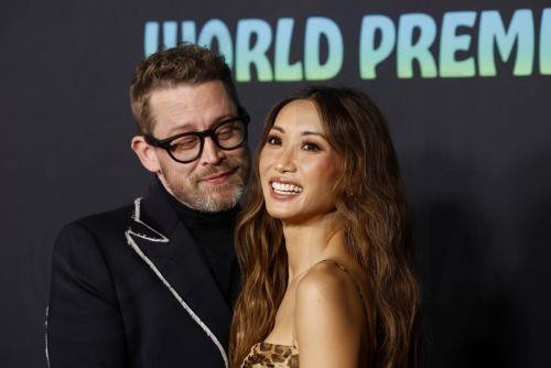 Νίκι Γκλέιζερ, Μπρέντα Σονγκ, Φόρτσουν Φάιμστερ στη νέα κωμωδία «The Fifth Wheel»