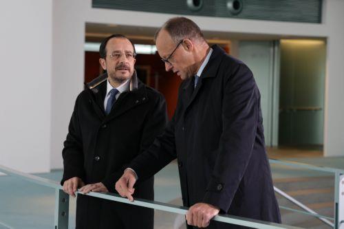 Βίζα για κατηγορία Τούρκων υπηκόων, αντίστοιχο άνοιγμα λιμανιών στην πρόταση του ΠτΔ, λένε πηγές