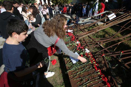Υπό δρακόντεια μέτρα ασφαλείας η σημερινή πορεία του Πολυτεχνείου στην Αθήνα